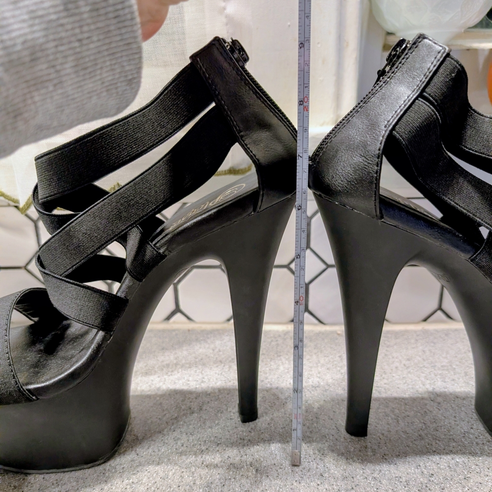Elegant Black Platform Heels - Picture 6 of 7